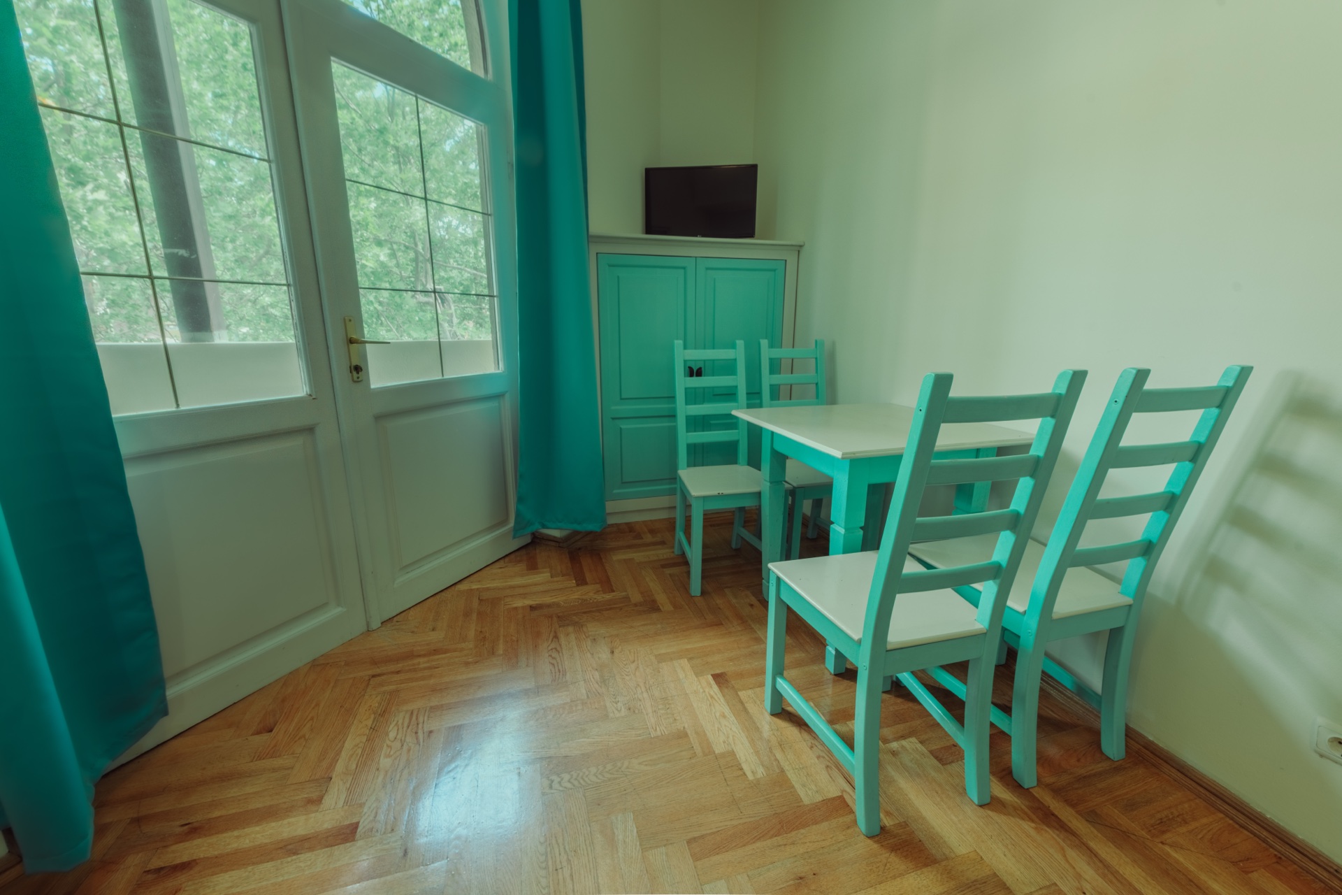 Hatszemélyes apartman