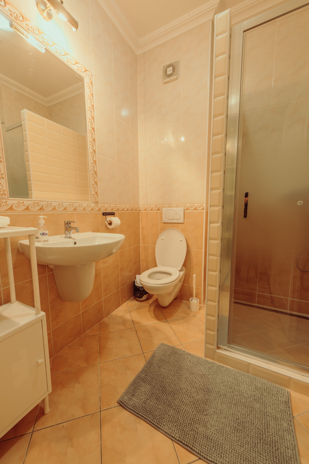 Hatszemélyes apartman