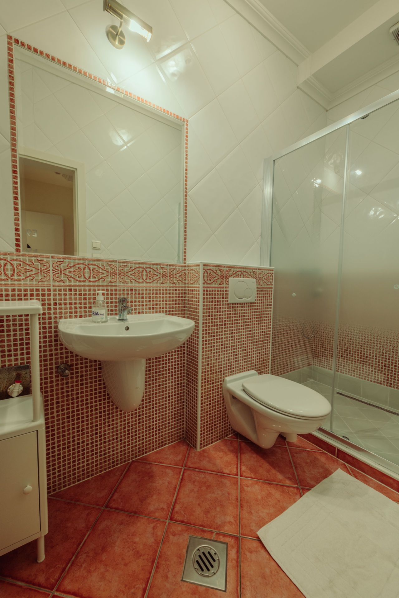 Hatszemélyes apartman